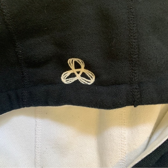 Aritzia TNA Black Hoodie - Picture 5 of 6